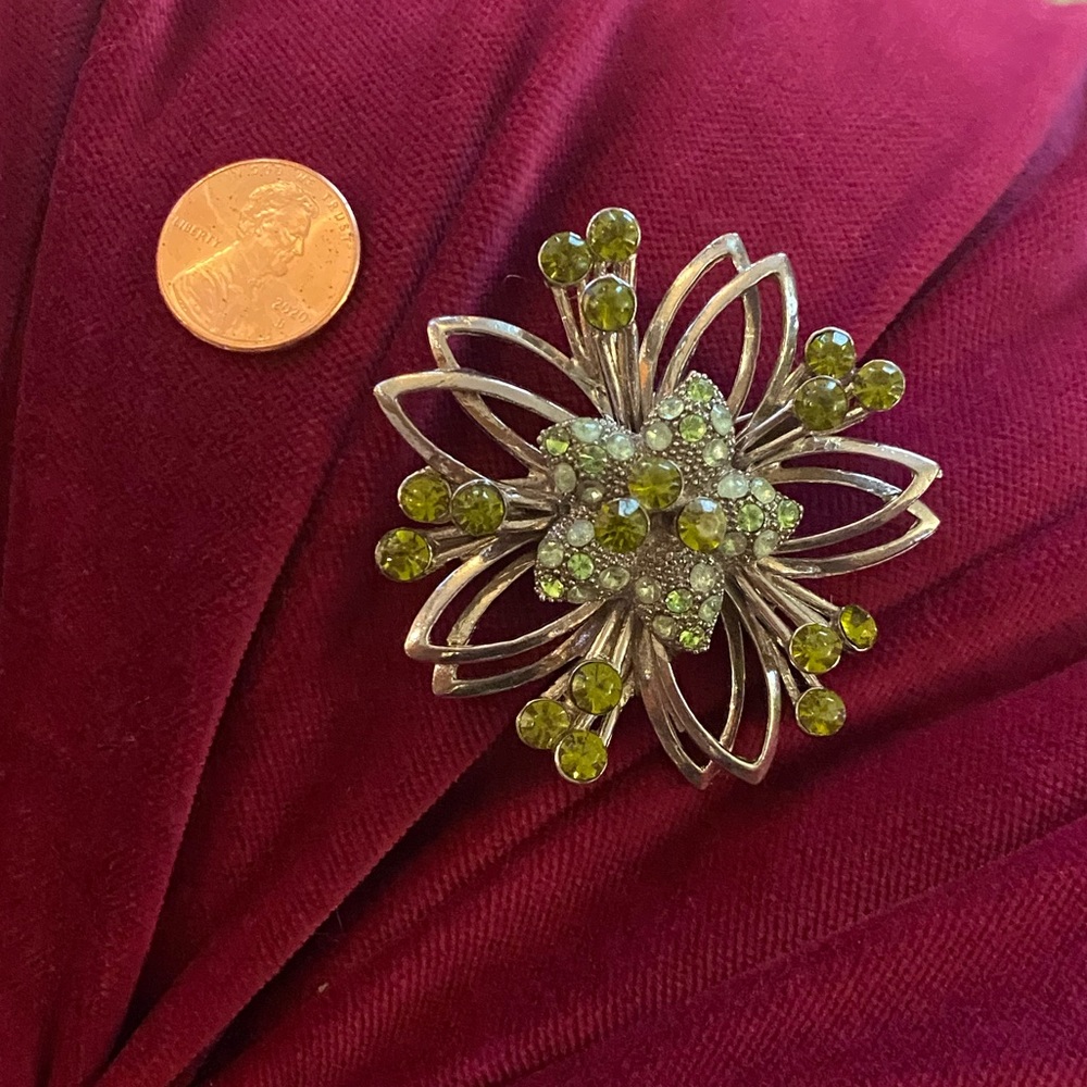 🌸 Flower Brooch 🌸